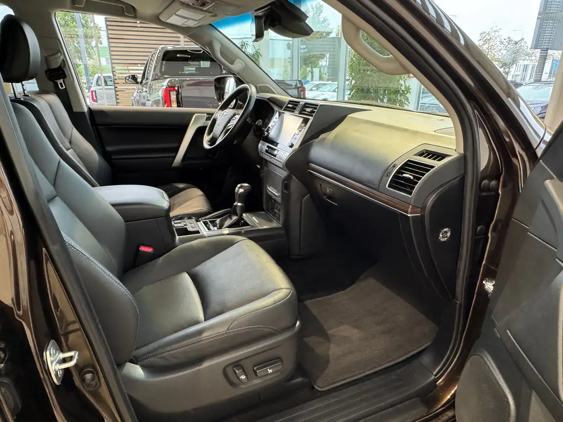TOYOTA LAND CRUISER