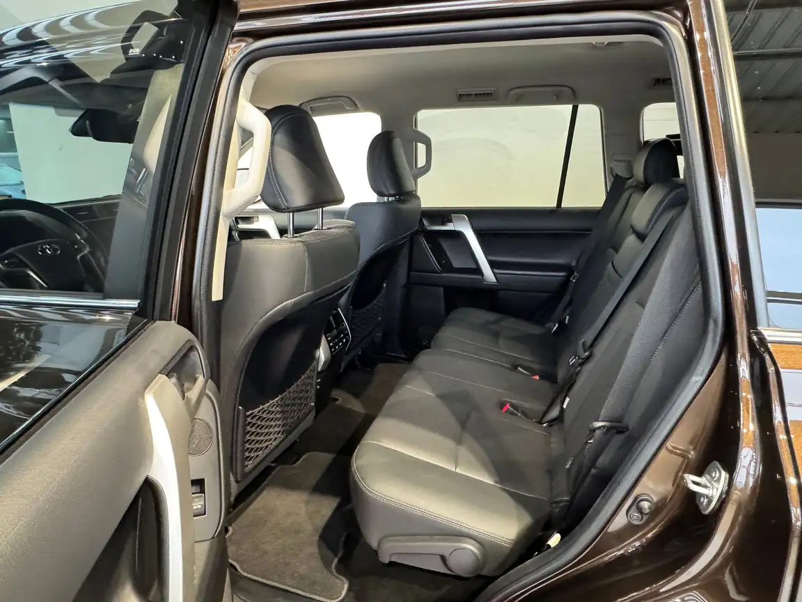 TOYOTA LAND CRUISER