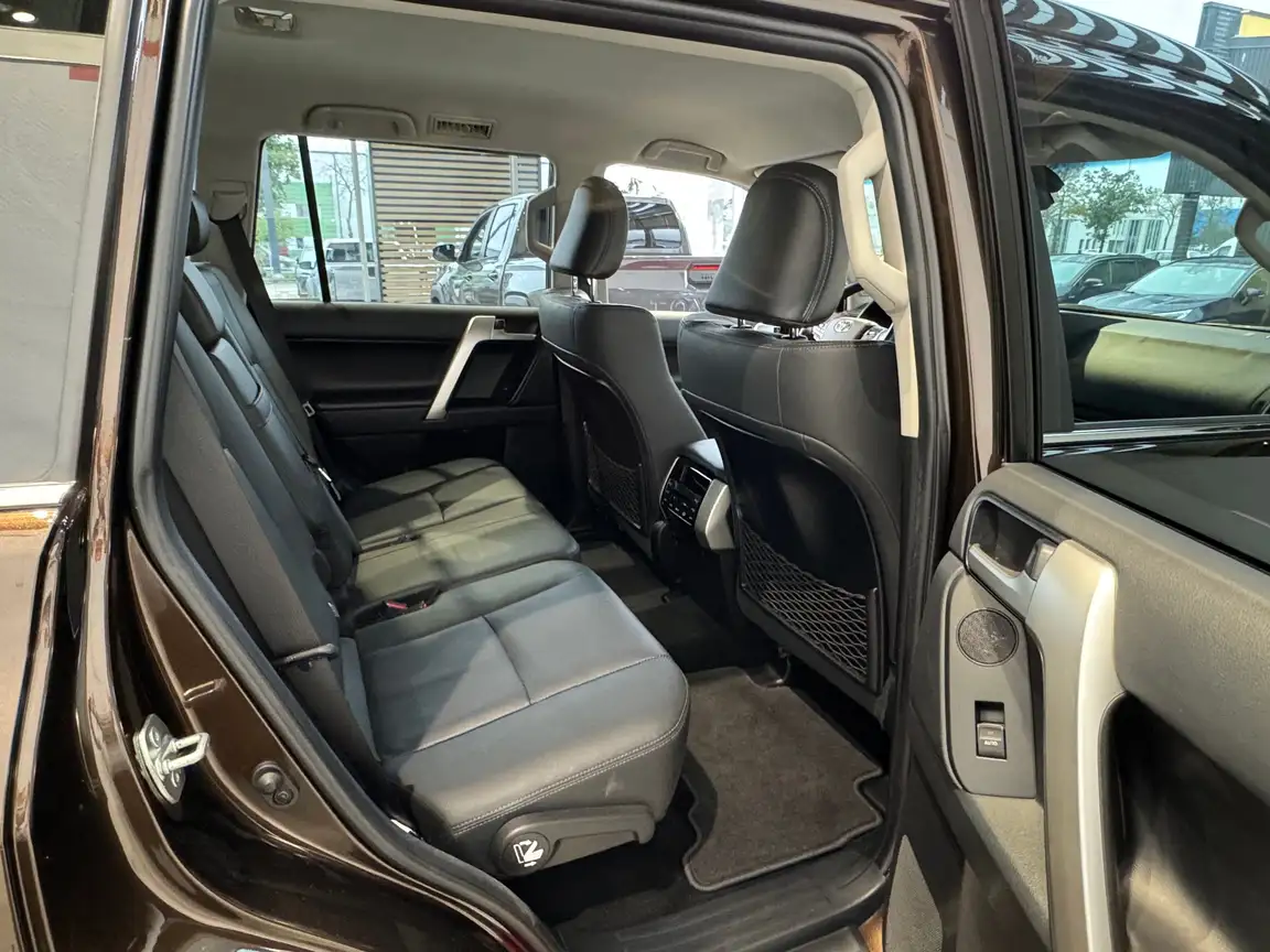 TOYOTA LAND CRUISER