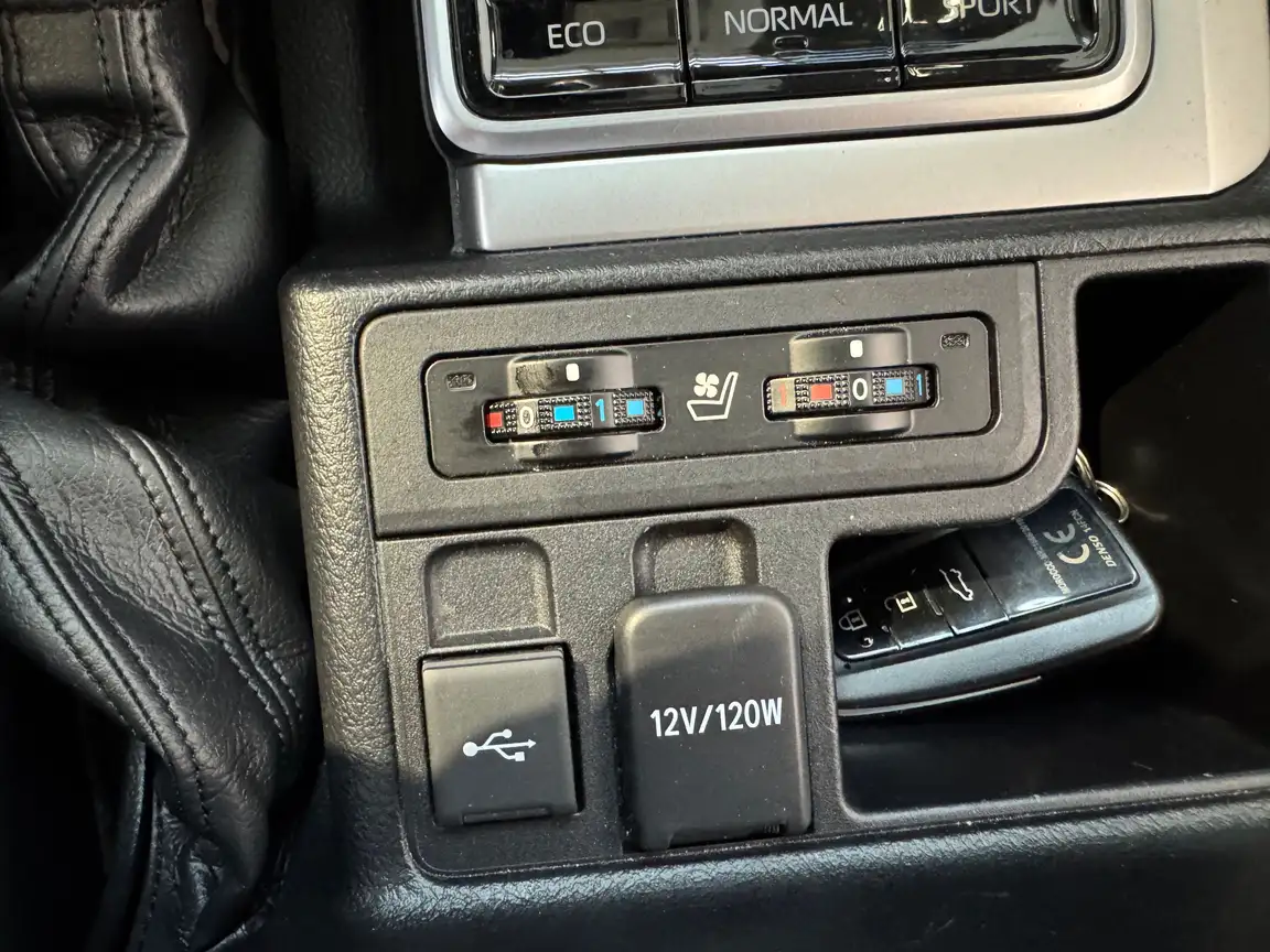TOYOTA LAND CRUISER