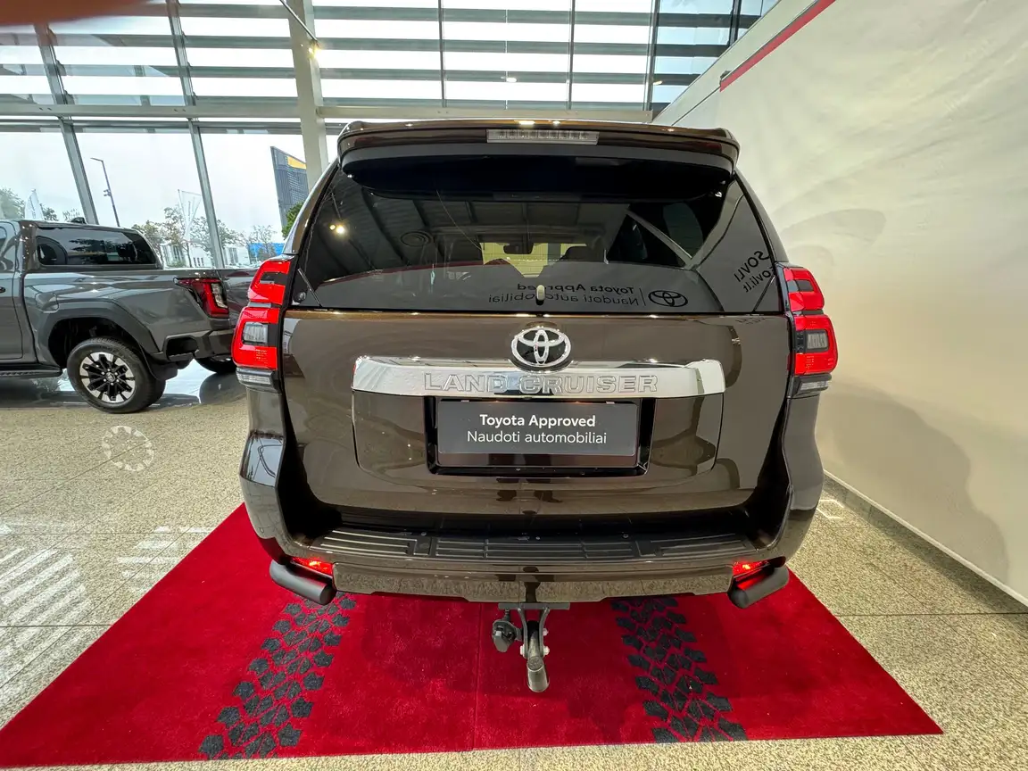 TOYOTA LAND CRUISER