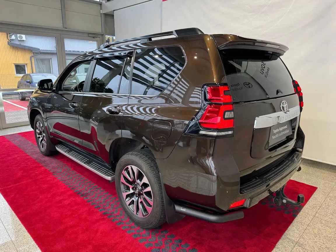 TOYOTA LAND CRUISER