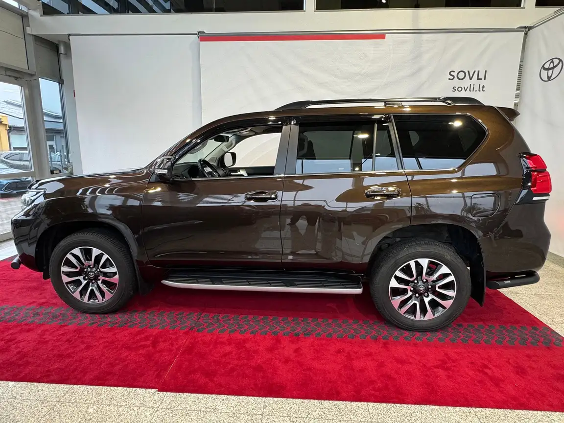 TOYOTA LAND CRUISER