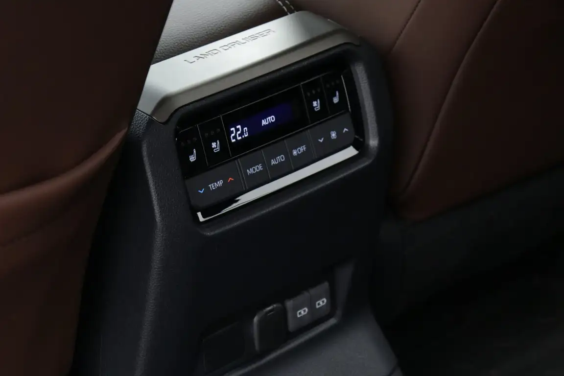 TOYOTA LAND CRUISER