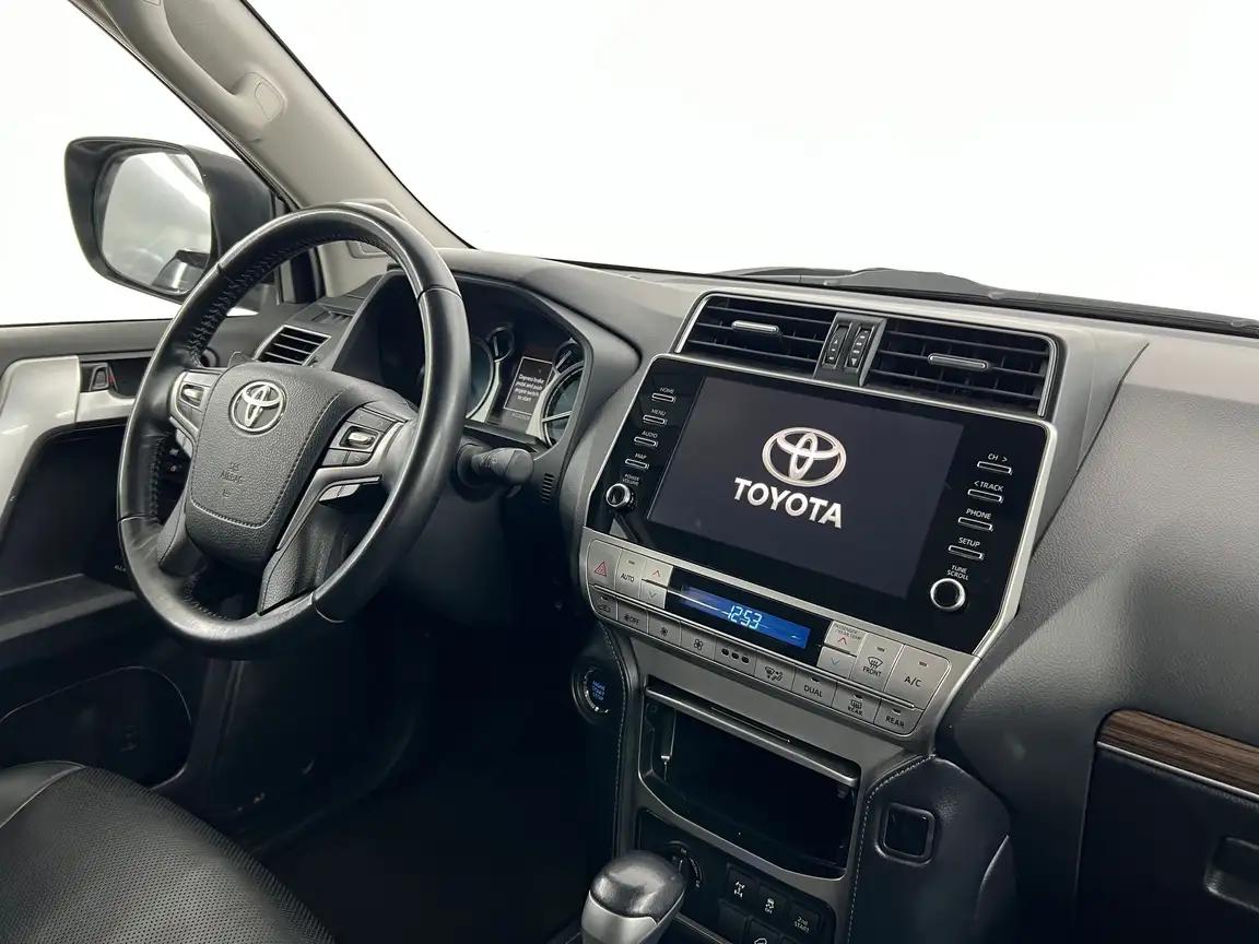 TOYOTA LAND CRUISER
