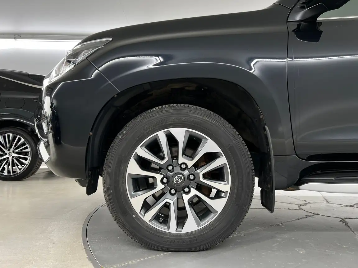 TOYOTA LAND CRUISER