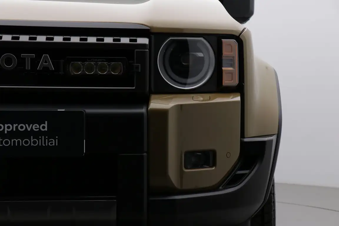 TOYOTA LAND CRUISER