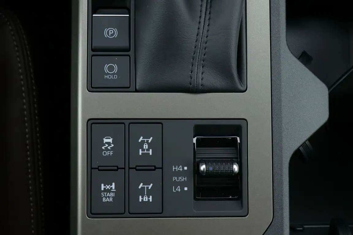 TOYOTA LAND CRUISER
