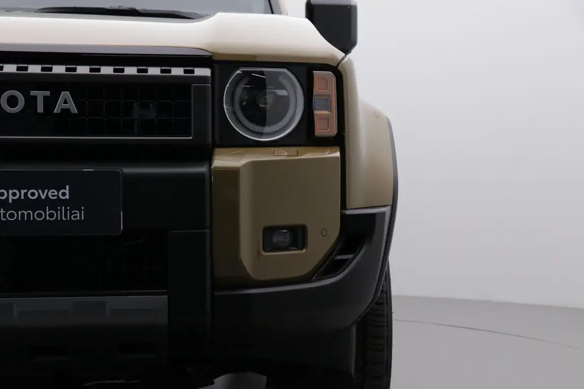 TOYOTA LAND CRUISER