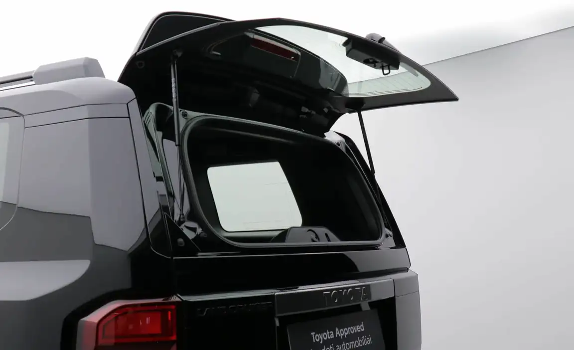 TOYOTA LAND CRUISER