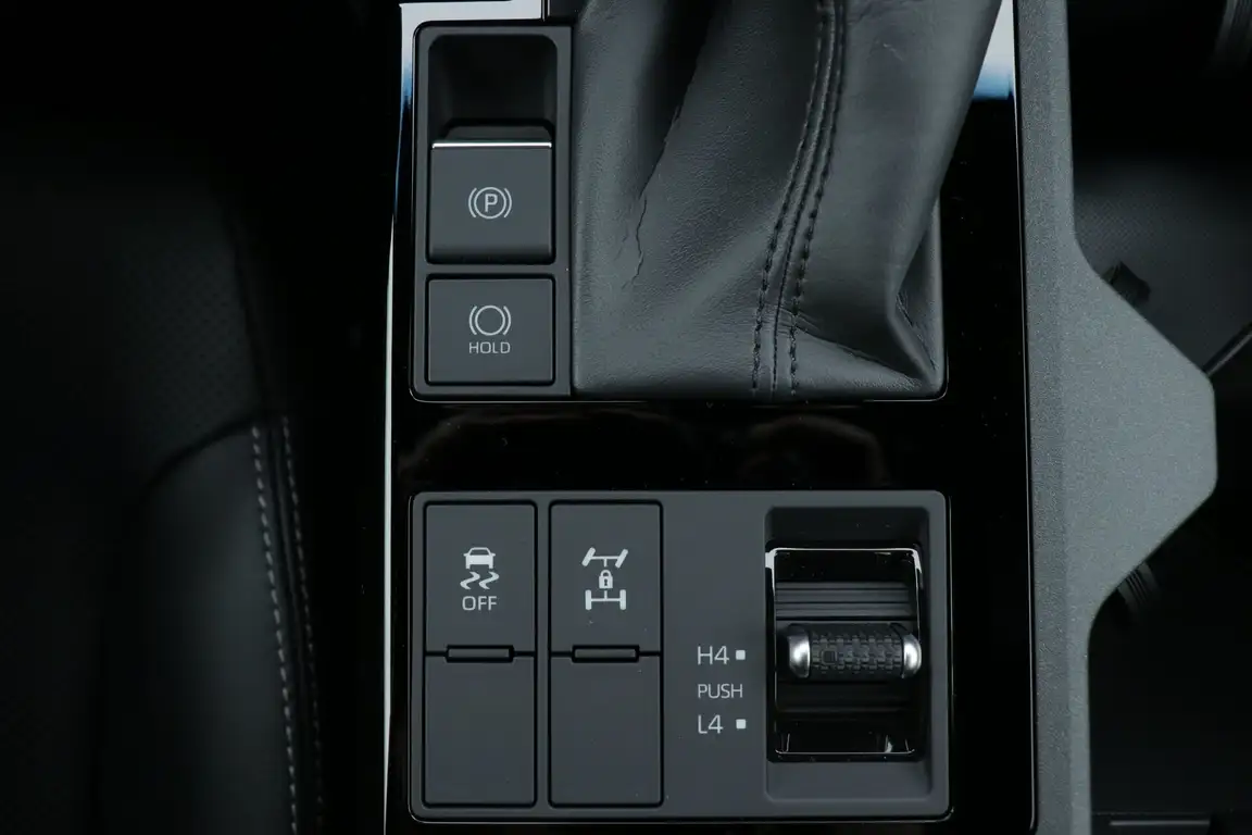 TOYOTA LAND CRUISER