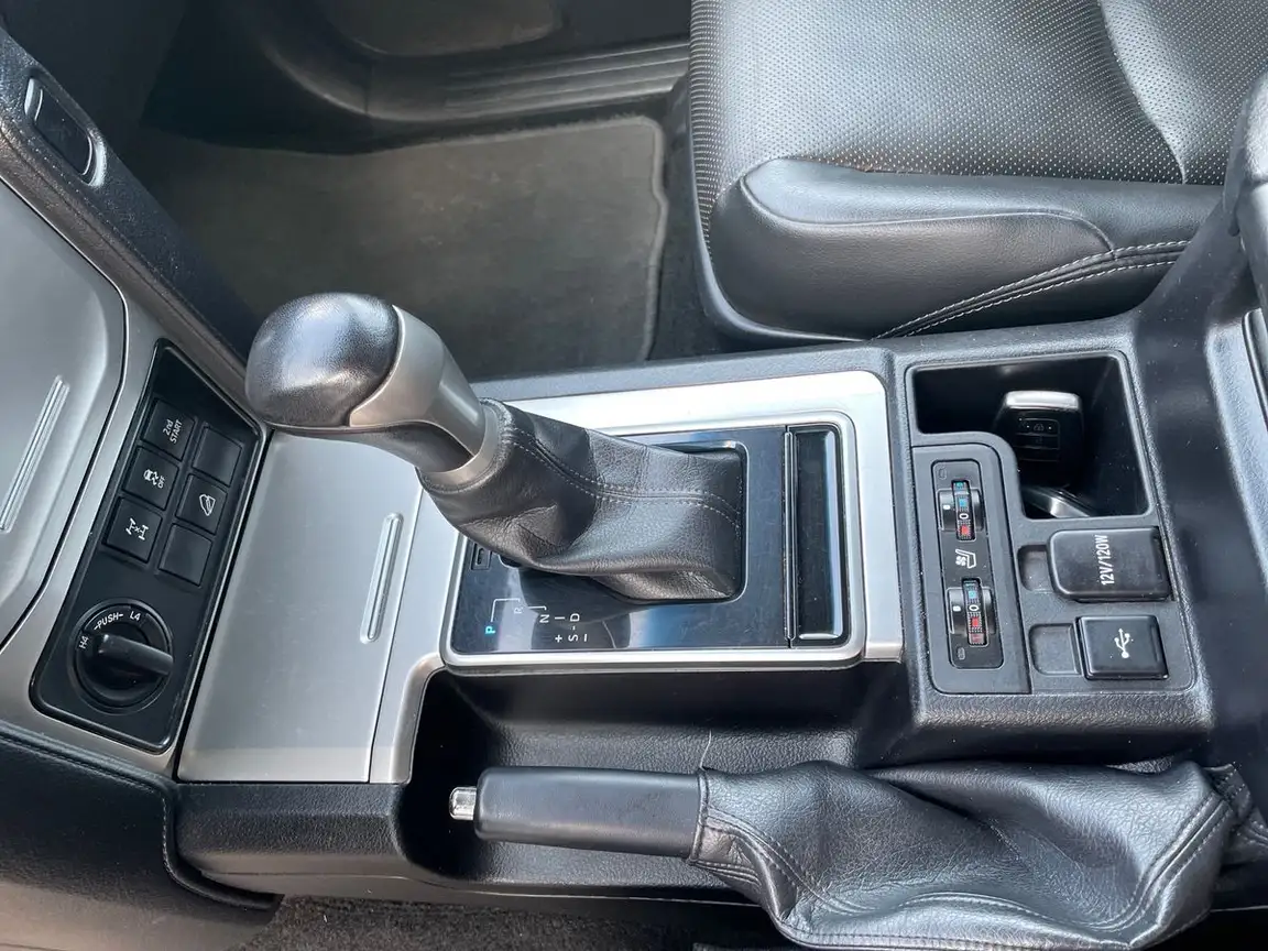 TOYOTA LAND CRUISER