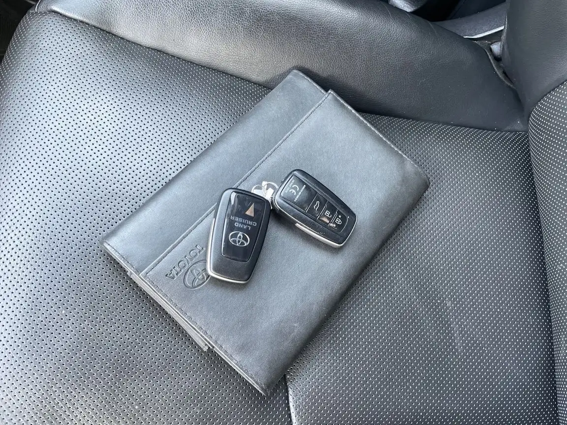 TOYOTA LAND CRUISER