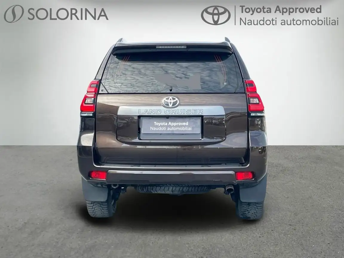 TOYOTA LAND CRUISER