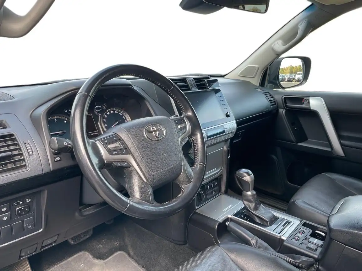 TOYOTA LAND CRUISER