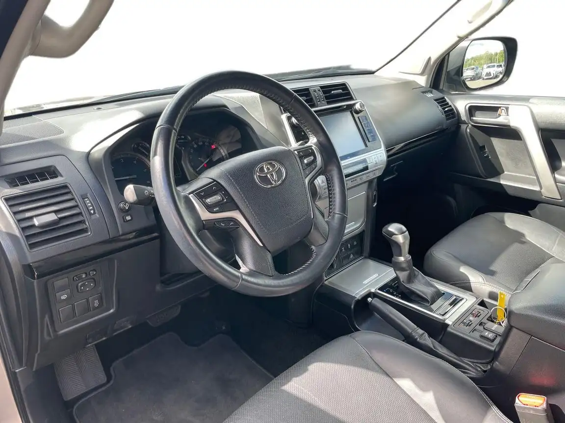TOYOTA LAND CRUISER