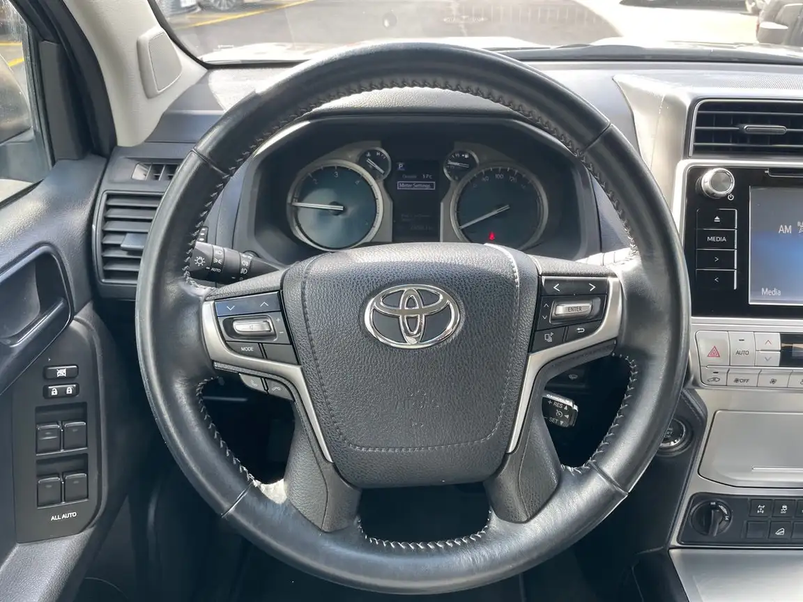 TOYOTA LAND CRUISER