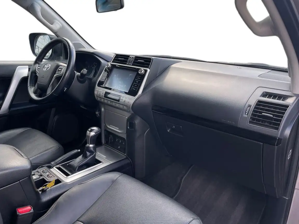 TOYOTA LAND CRUISER