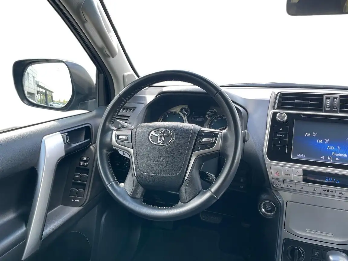 TOYOTA LAND CRUISER