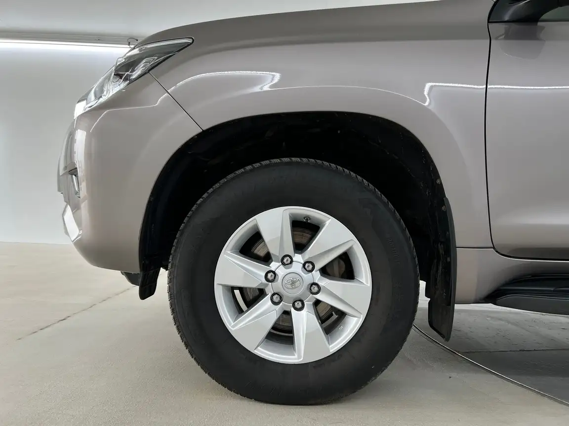 TOYOTA LAND CRUISER