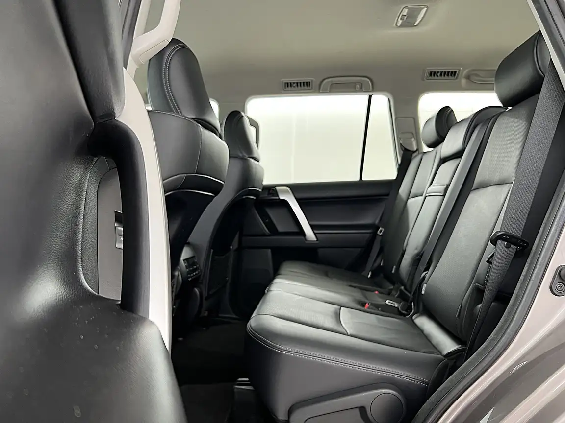 TOYOTA LAND CRUISER