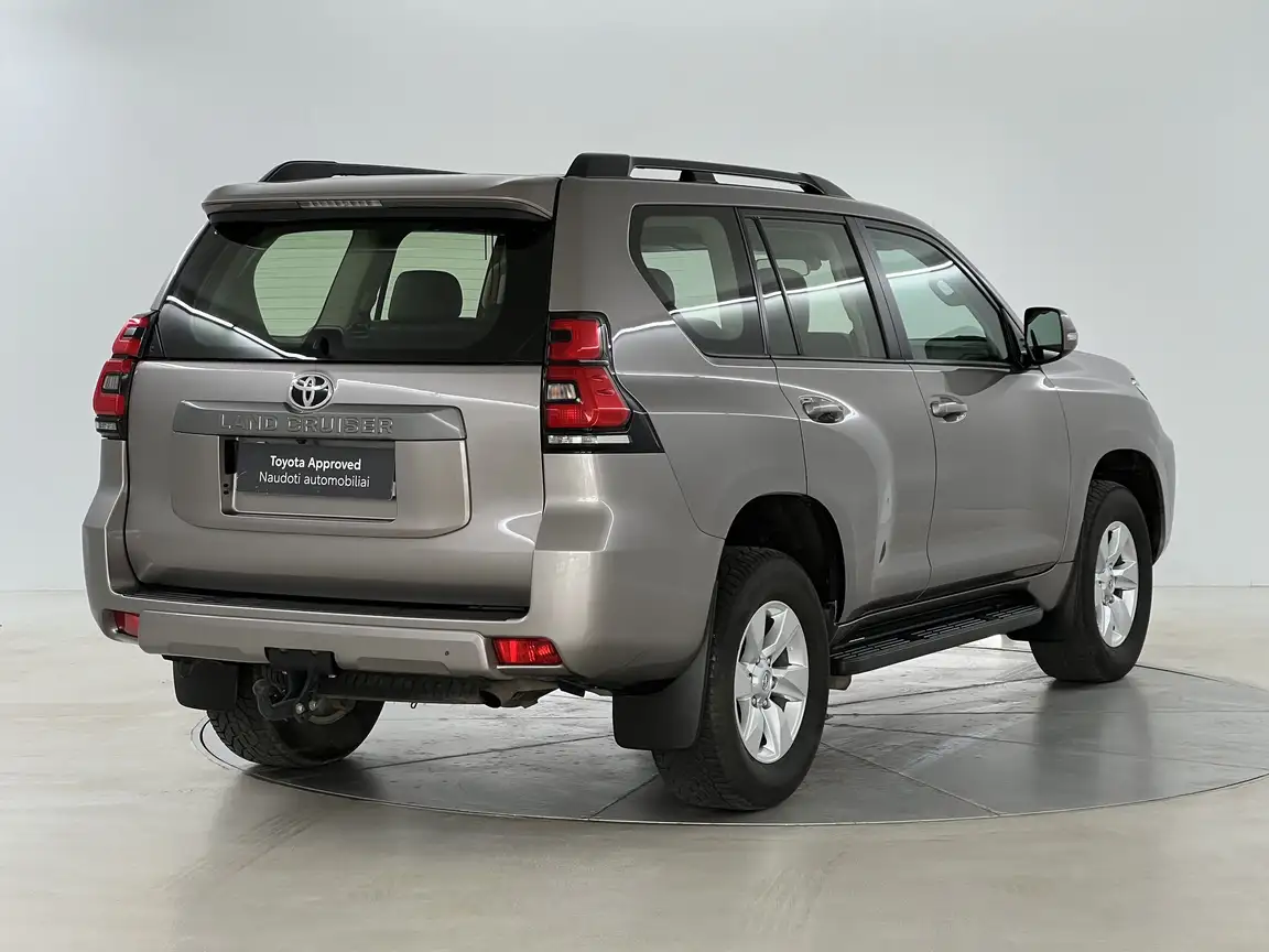 TOYOTA LAND CRUISER