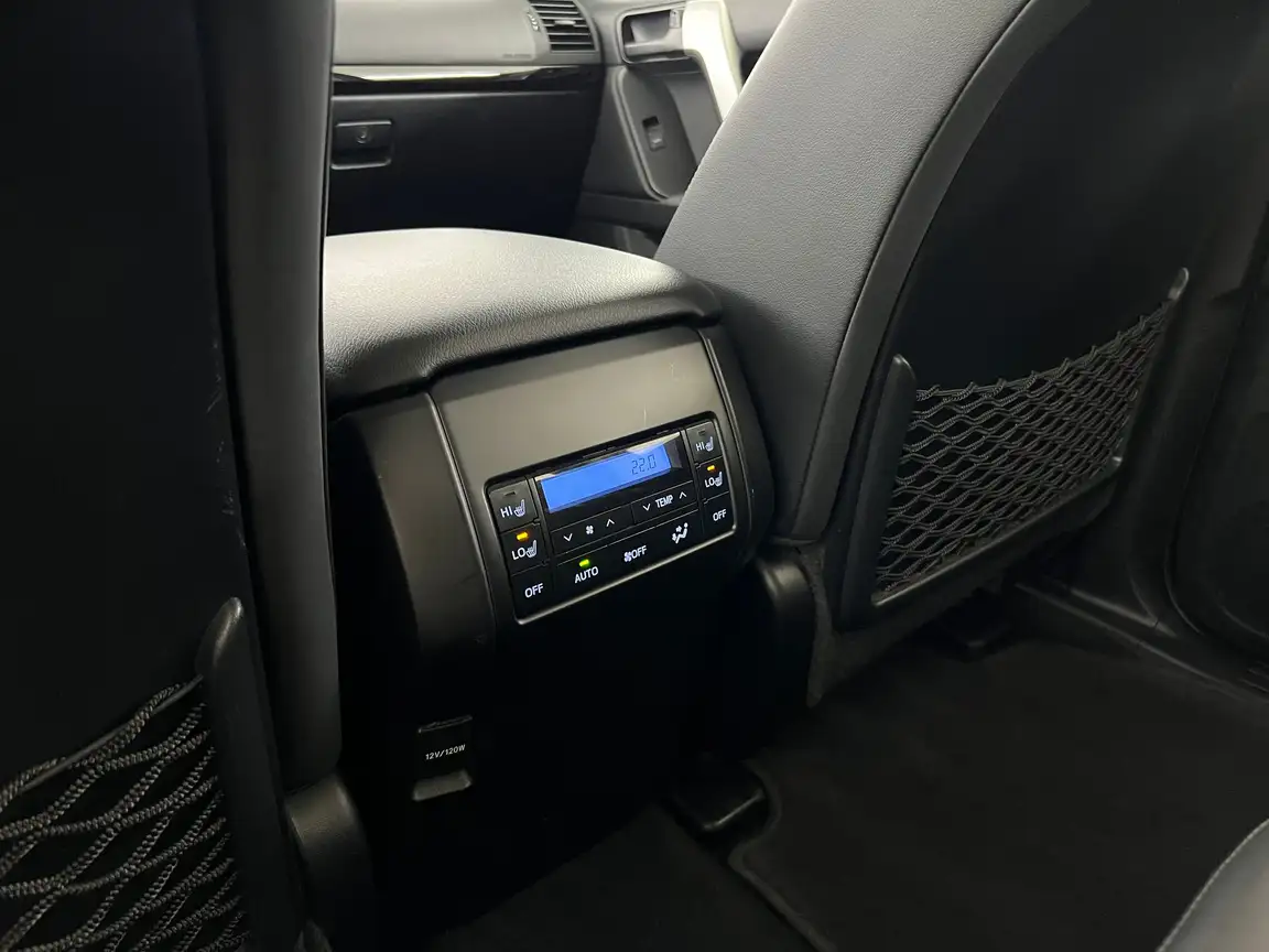 TOYOTA LAND CRUISER