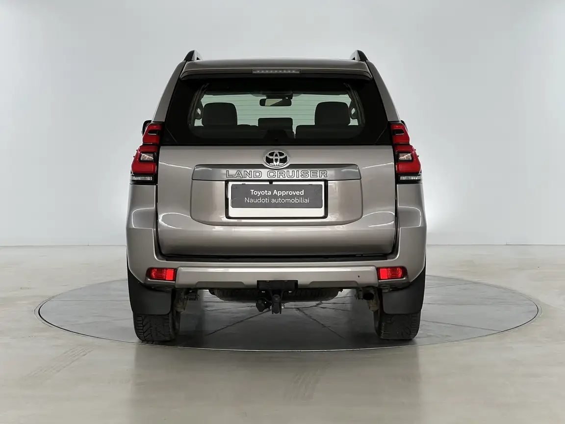 TOYOTA LAND CRUISER