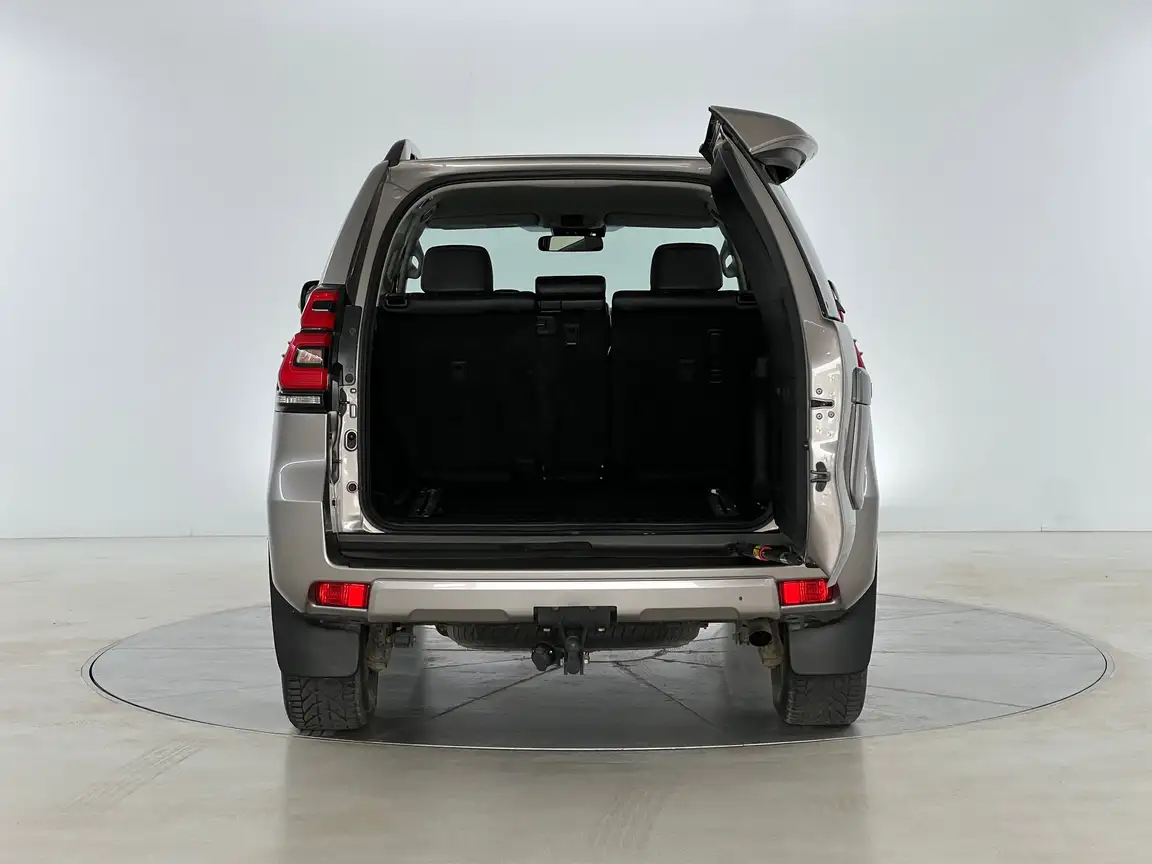 TOYOTA LAND CRUISER