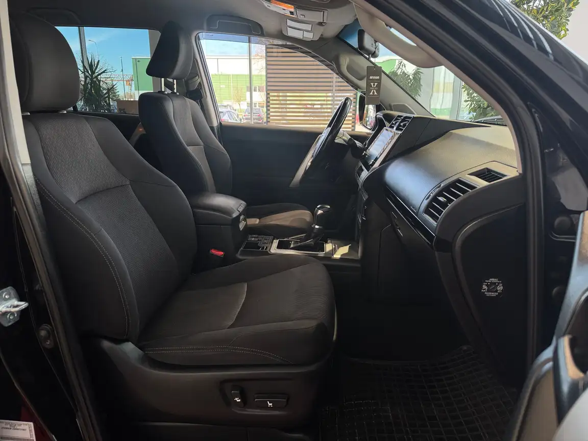 TOYOTA LAND CRUISER