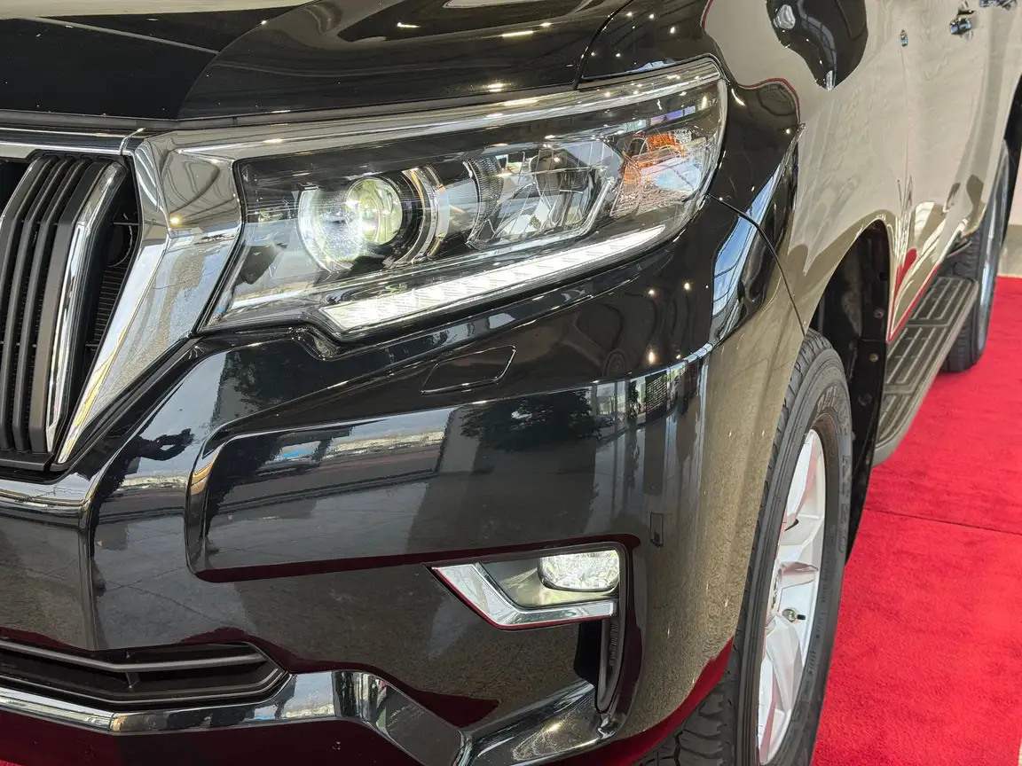 TOYOTA LAND CRUISER