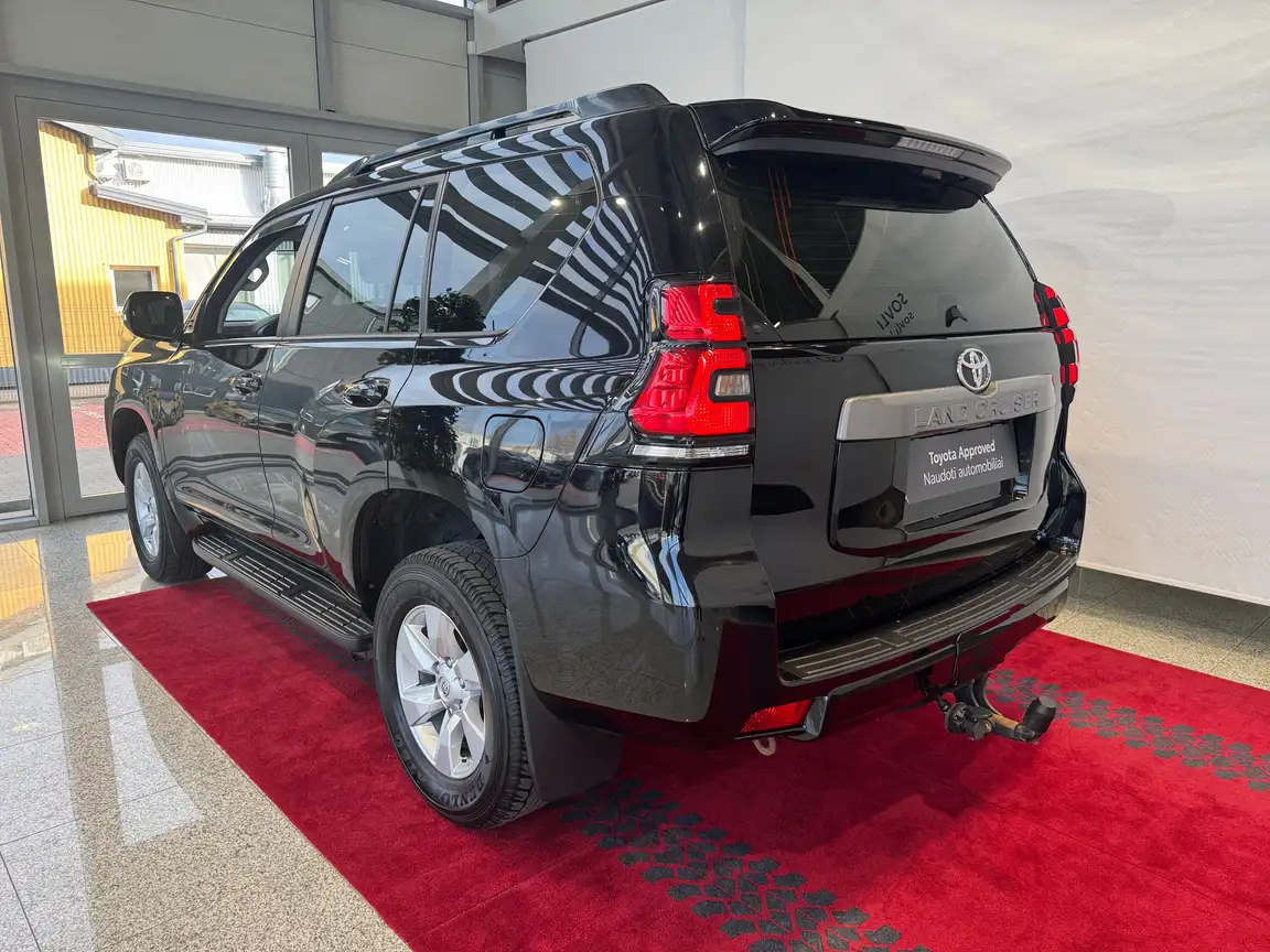 TOYOTA LAND CRUISER