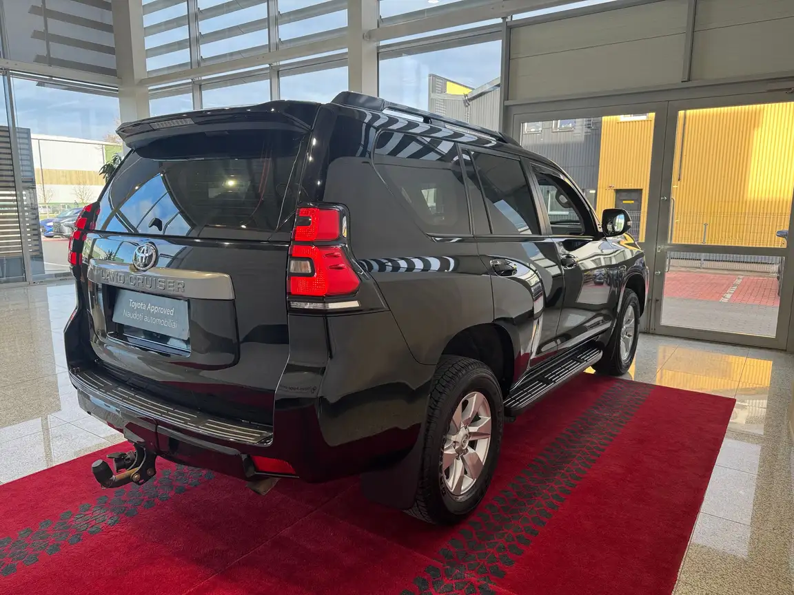 TOYOTA LAND CRUISER
