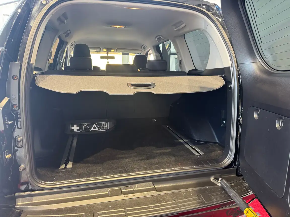 TOYOTA LAND CRUISER