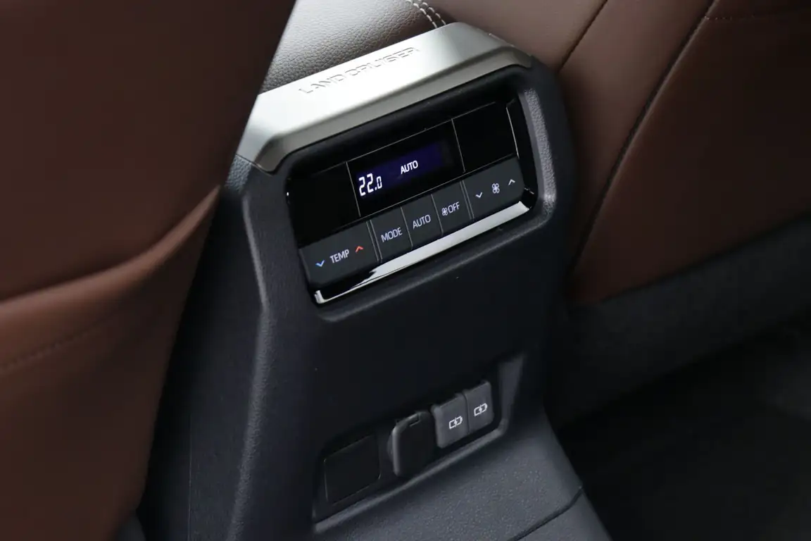 TOYOTA LAND CRUISER