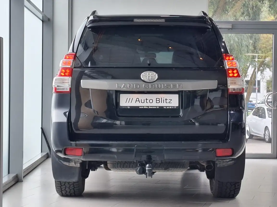 TOYOTA LAND CRUISER