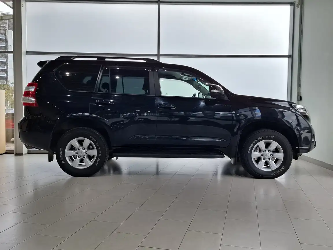 TOYOTA LAND CRUISER