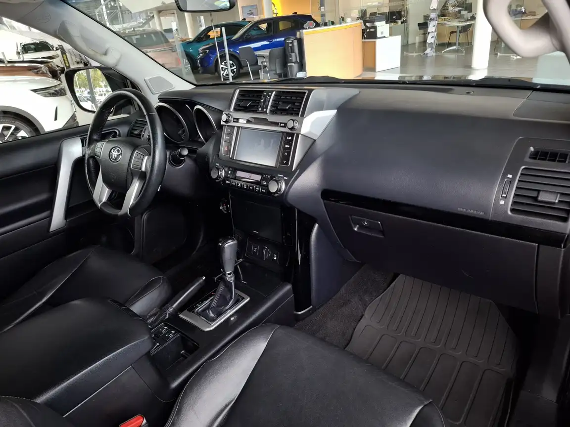 TOYOTA LAND CRUISER