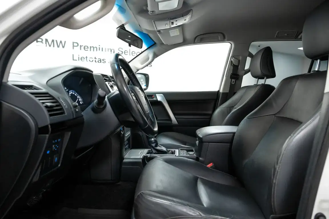 TOYOTA LAND CRUISER