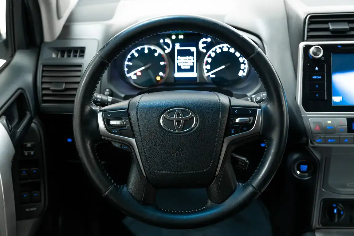 TOYOTA LAND CRUISER