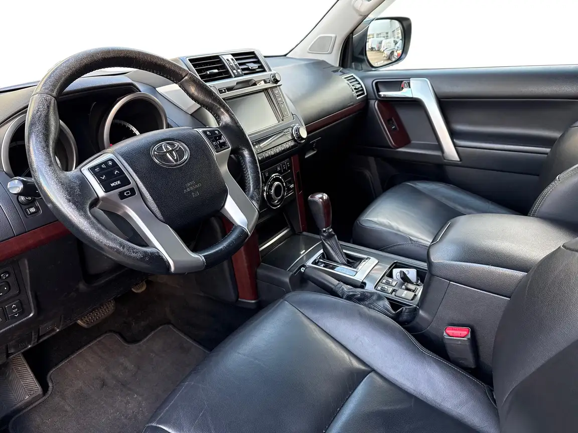 TOYOTA LAND CRUISER