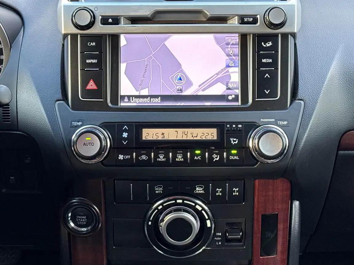 TOYOTA LAND CRUISER