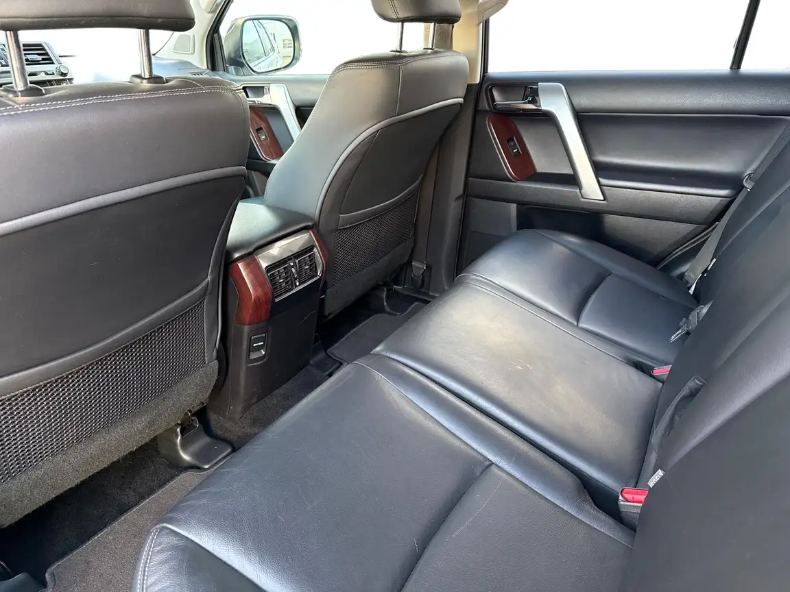 TOYOTA LAND CRUISER