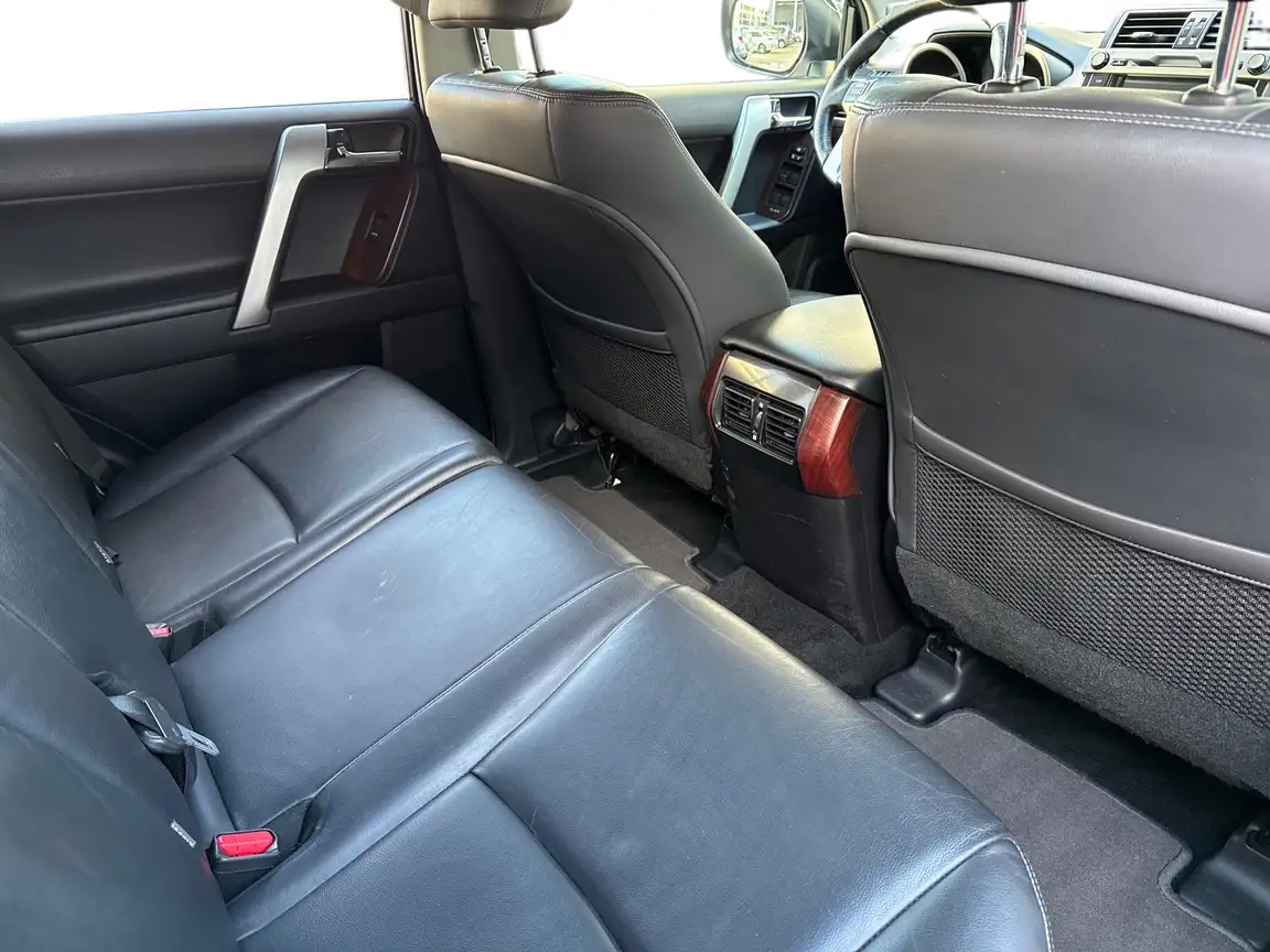 TOYOTA LAND CRUISER