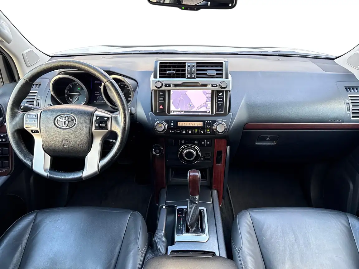 TOYOTA LAND CRUISER