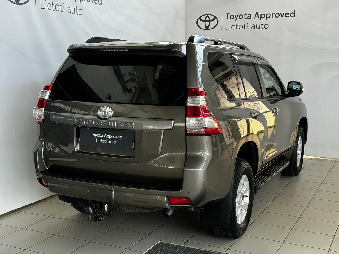 TOYOTA LAND CRUISER