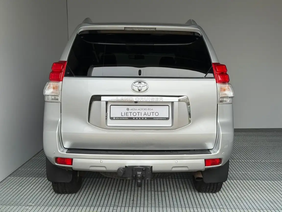 TOYOTA LAND CRUISER