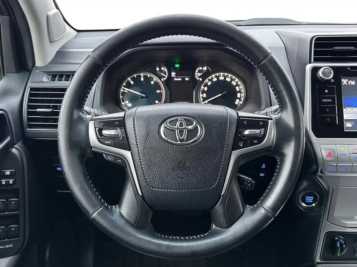 TOYOTA LAND CRUISER