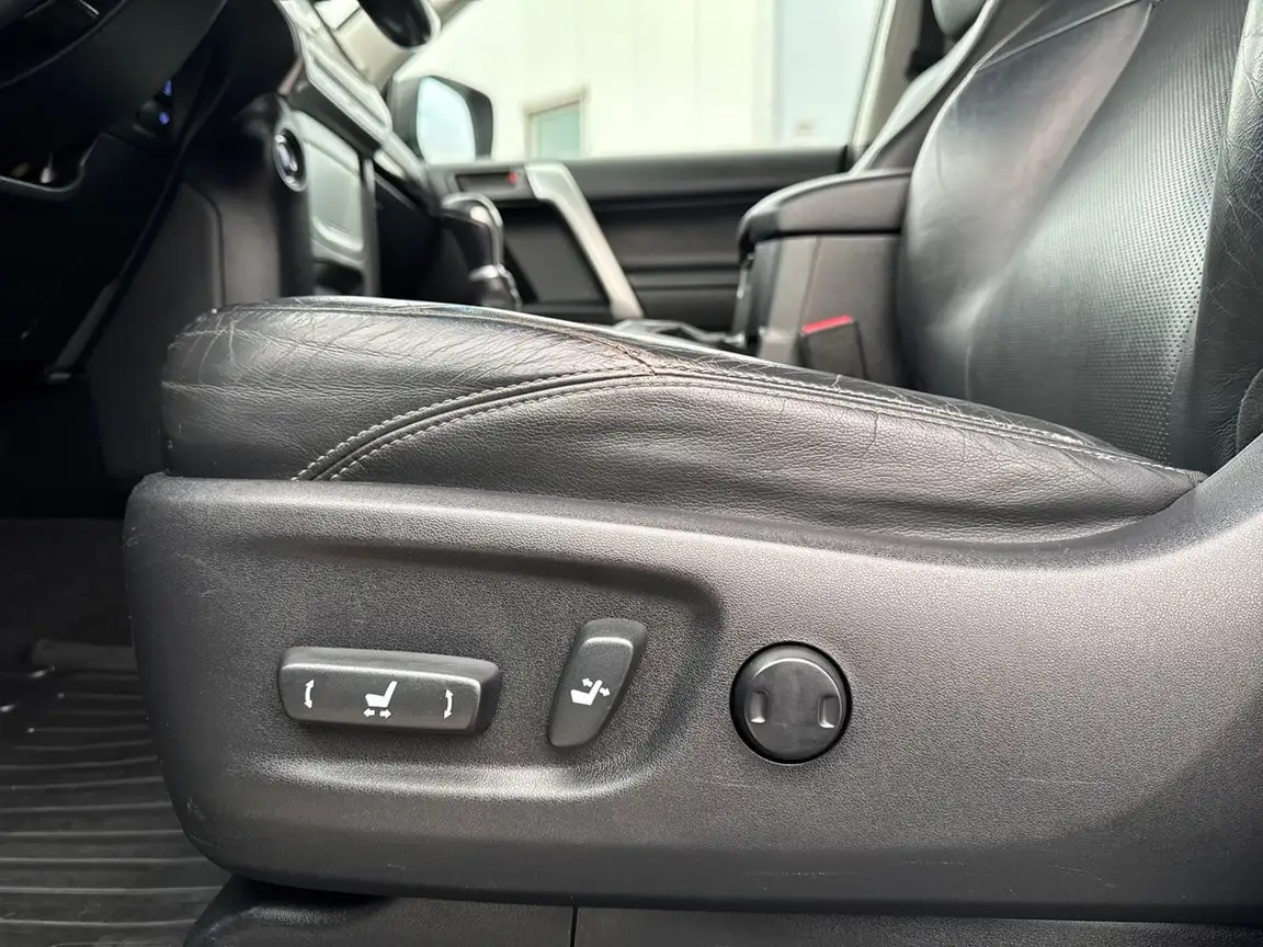 TOYOTA LAND CRUISER