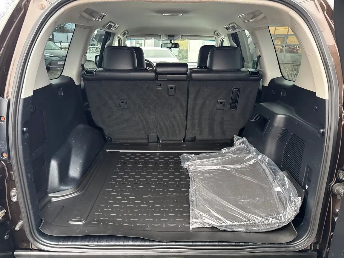 TOYOTA LAND CRUISER